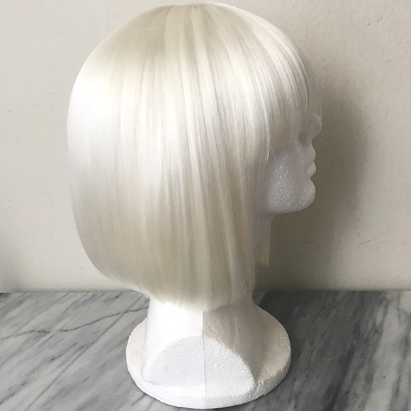 New Synthetic Hair Platinum White Bob Wig w/ Bangs - Picture 2 of 4
